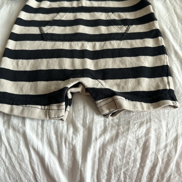 Baby Gap one piece outfit - Picture 3 of 4